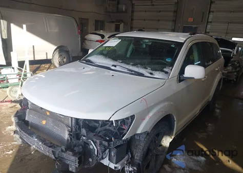 2019 Dodge Journey Crossroad z USA, uszkodzony, nr VIN 3C4PDCGG5KT693631